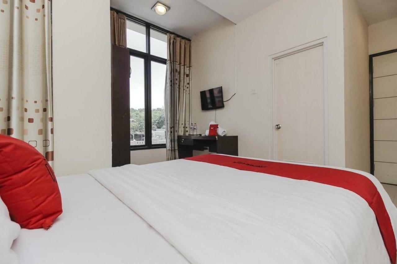 Reddoorz Plus @ Paal 2 마나도 외부 사진