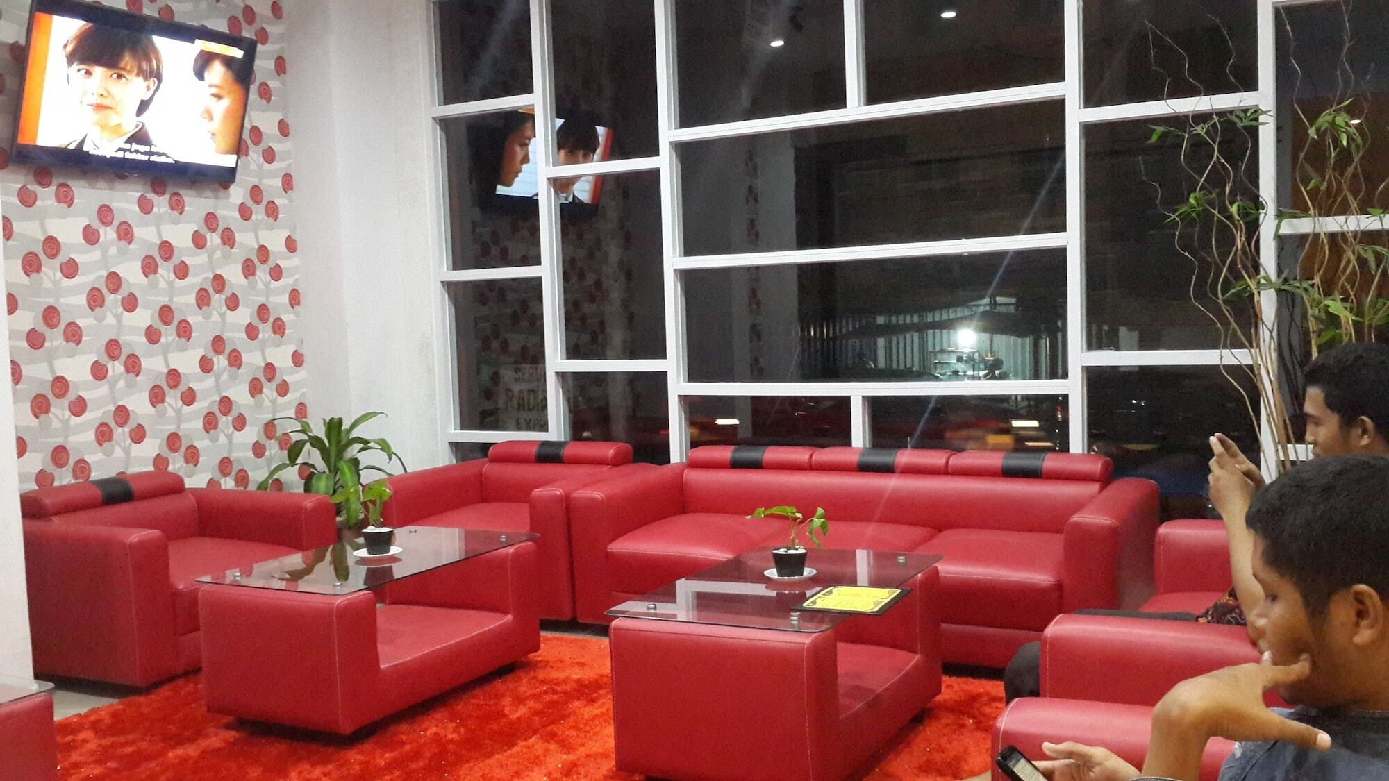 Reddoorz Plus @ Paal 2 마나도 외부 사진