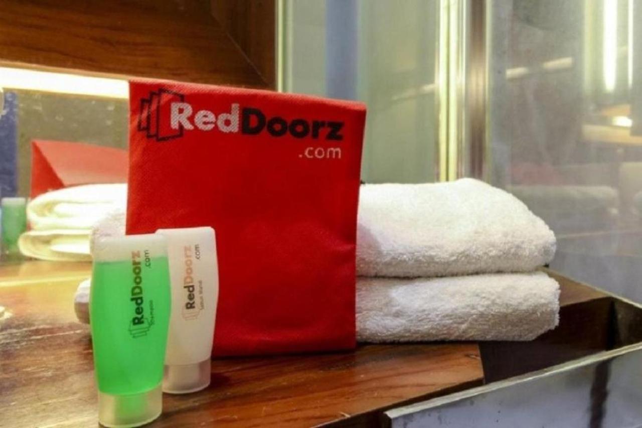 Reddoorz Plus @ Paal 2 마나도 외부 사진